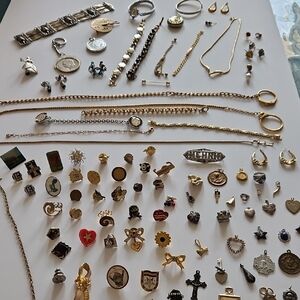 Chic Gold Women's Bracelet